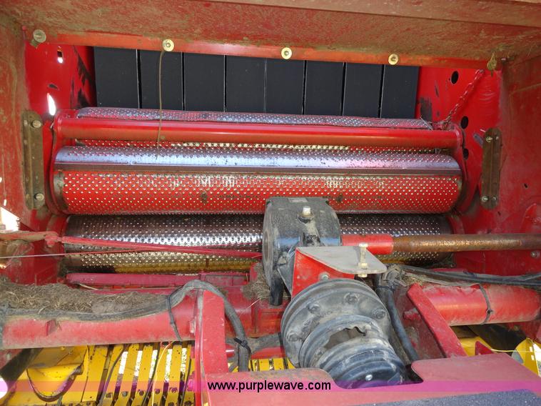 image for item A3176 2006 New Holland BR780A round baler