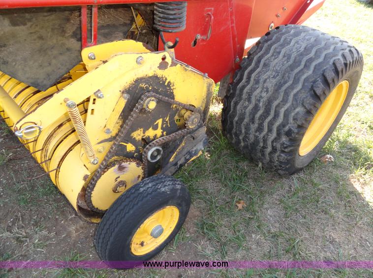 image for item A3176 2006 New Holland BR780A round baler