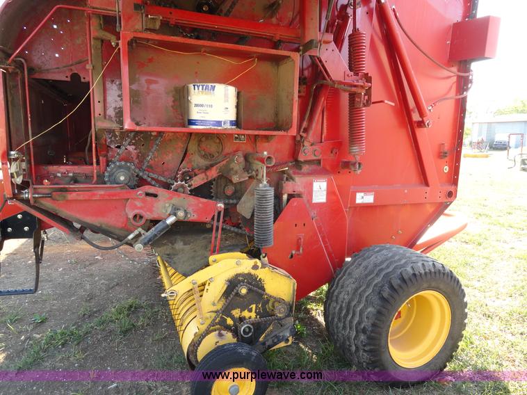 image for item A3176 2006 New Holland BR780A round baler