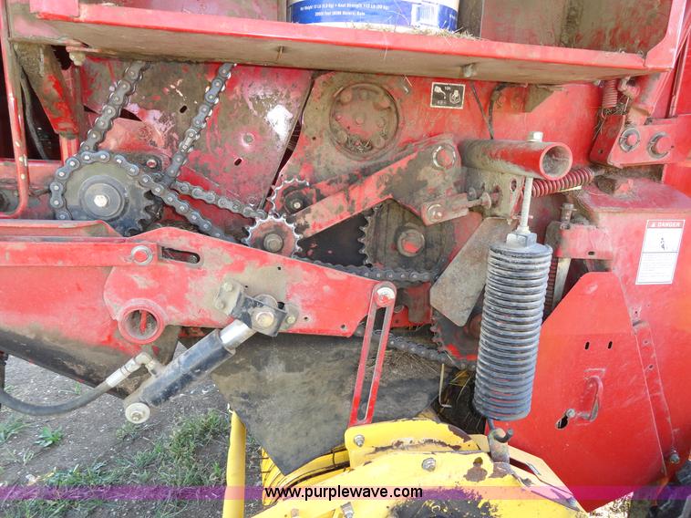 image for item A3176 2006 New Holland BR780A round baler