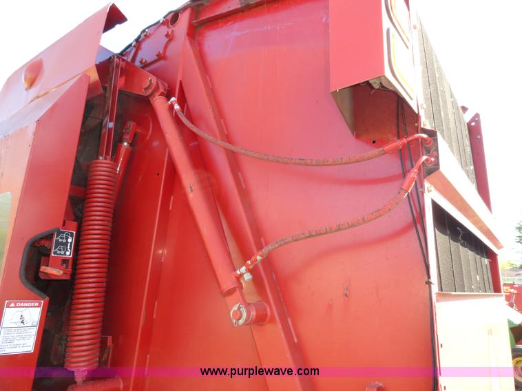 image for item A3176 2006 New Holland BR780A round baler