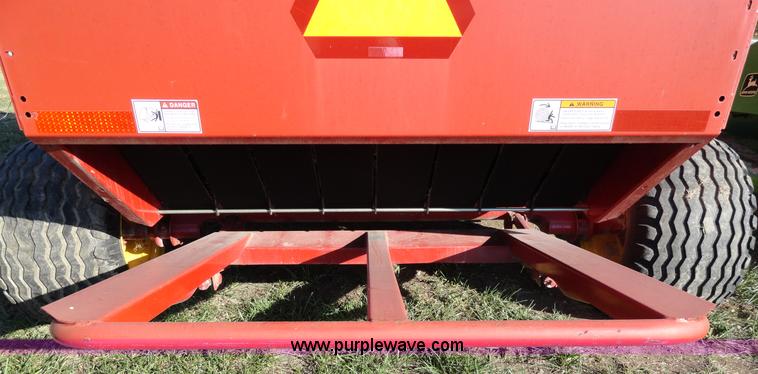 image for item A3176 2006 New Holland BR780A round baler