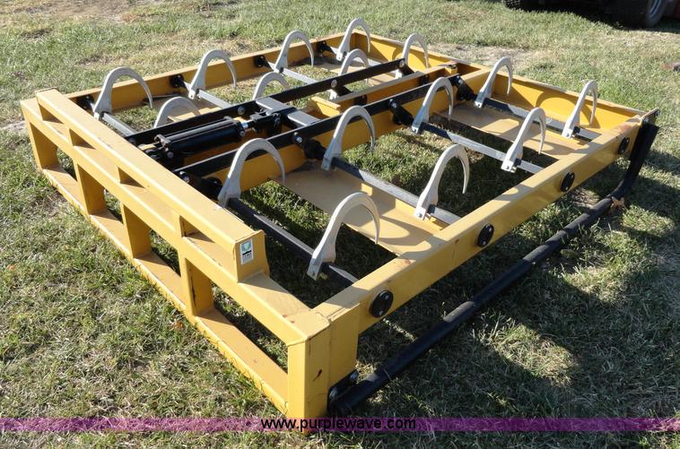 image for item A3177 Agway Accumul 8 bale grabber