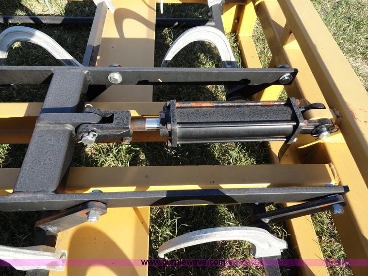 image for item A3177 Agway Accumul 8 bale grabber