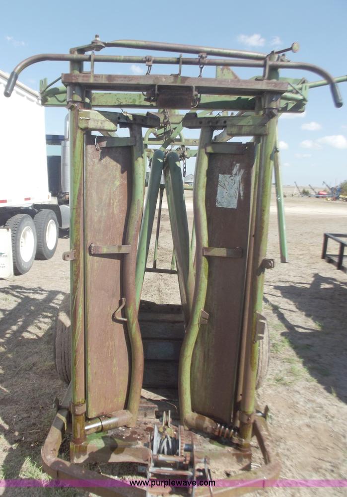 image for item A5376 Powder River portable squeeze chute