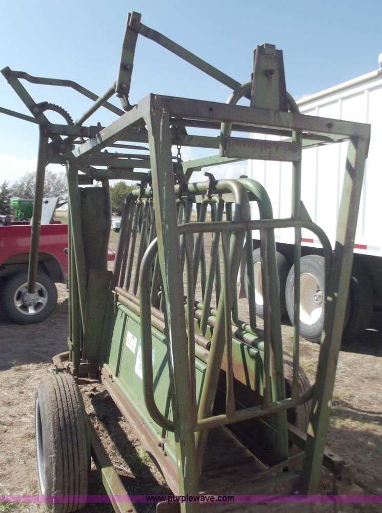 image for item A5376 Powder River portable squeeze chute