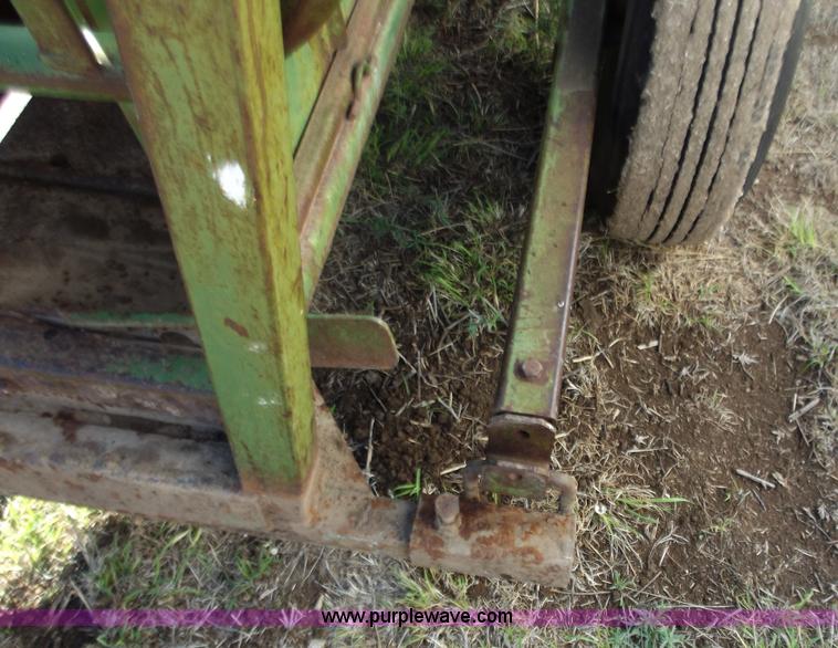 image for item A5376 Powder River portable squeeze chute