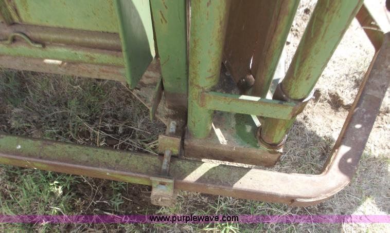 image for item A5376 Powder River portable squeeze chute