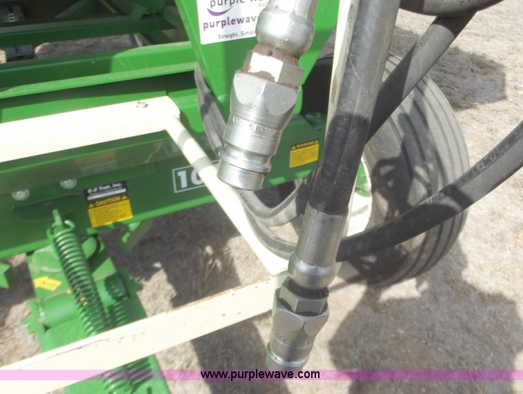 image for item A5380 2010 E-Z Trail 3400 gravity wagon