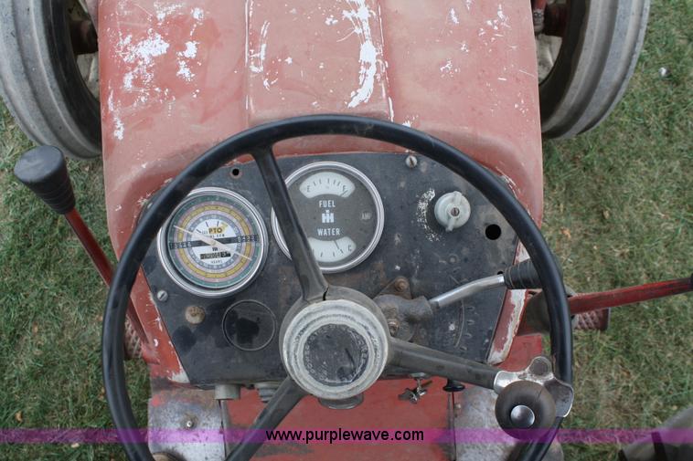 image for item A6508 1971 International 656 tractor