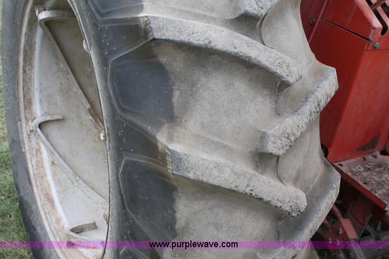 image for item A6508 1971 International 656 tractor