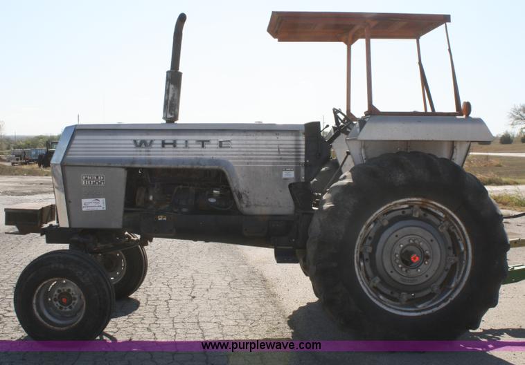 image for item A6515 1976 White Field Boss 2-70 tractor