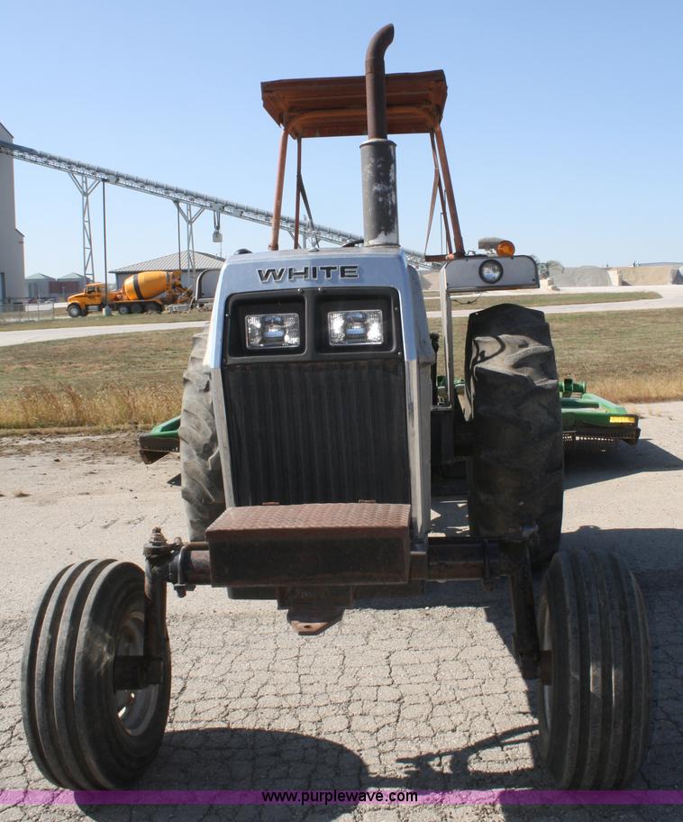 image for item A6515 1976 White Field Boss 2-70 tractor