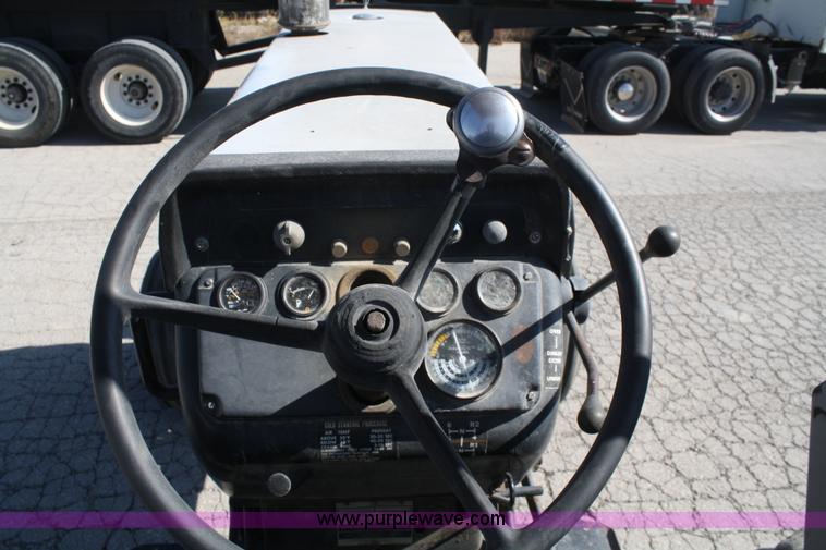 image for item A6515 1976 White Field Boss 2-70 tractor