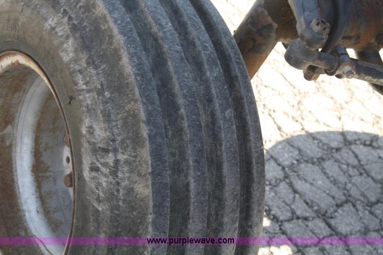 image for item A6515 1976 White Field Boss 2-70 tractor