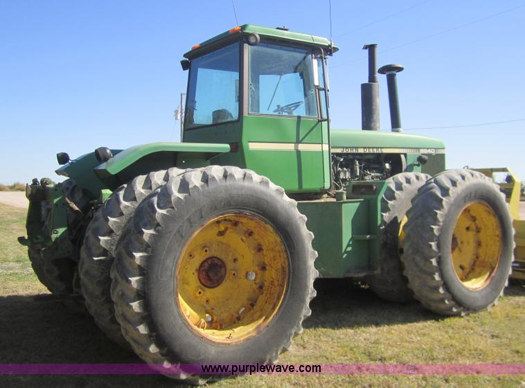 image for item B5520 1981 John Deere 8640 4WD tractor