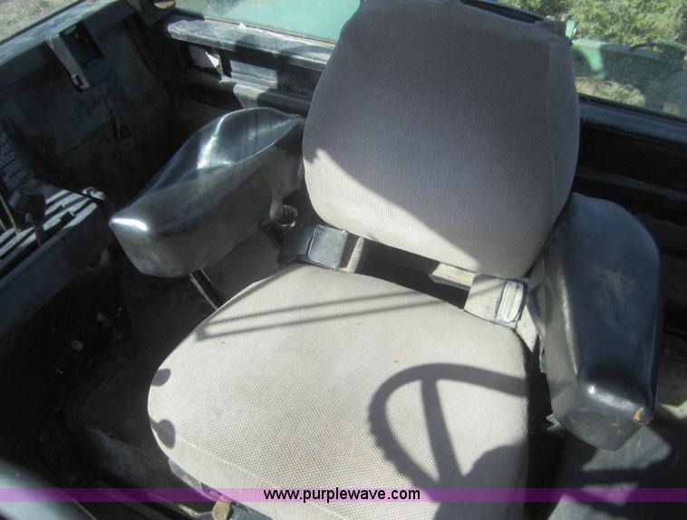 image for item B5520 1981 John Deere 8640 4WD tractor