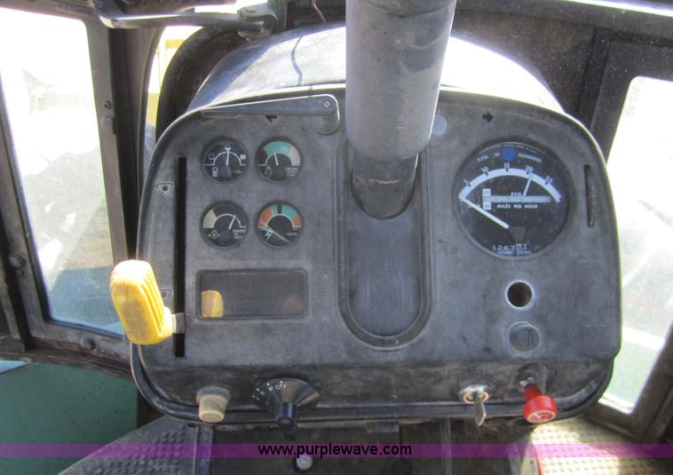 image for item B5520 1981 John Deere 8640 4WD tractor