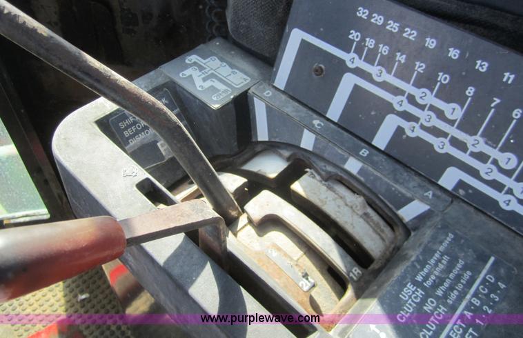 image for item B5520 1981 John Deere 8640 4WD tractor