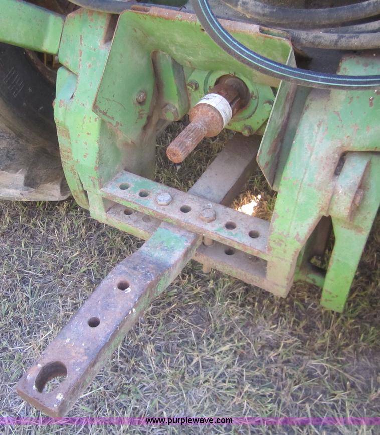 image for item B5520 1981 John Deere 8640 4WD tractor