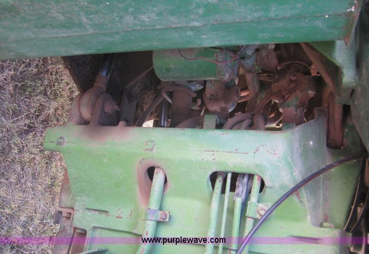 image for item B5520 1981 John Deere 8640 4WD tractor