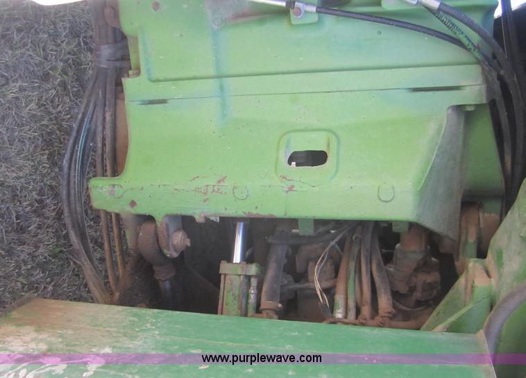 image for item B5520 1981 John Deere 8640 4WD tractor