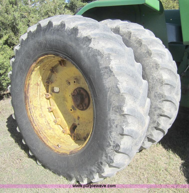 image for item B5520 1981 John Deere 8640 4WD tractor