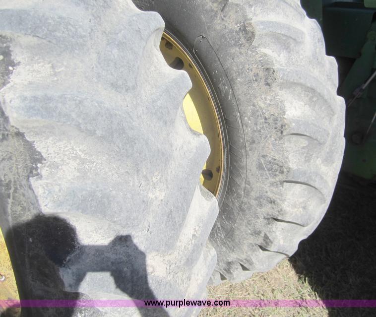 image for item B5520 1981 John Deere 8640 4WD tractor