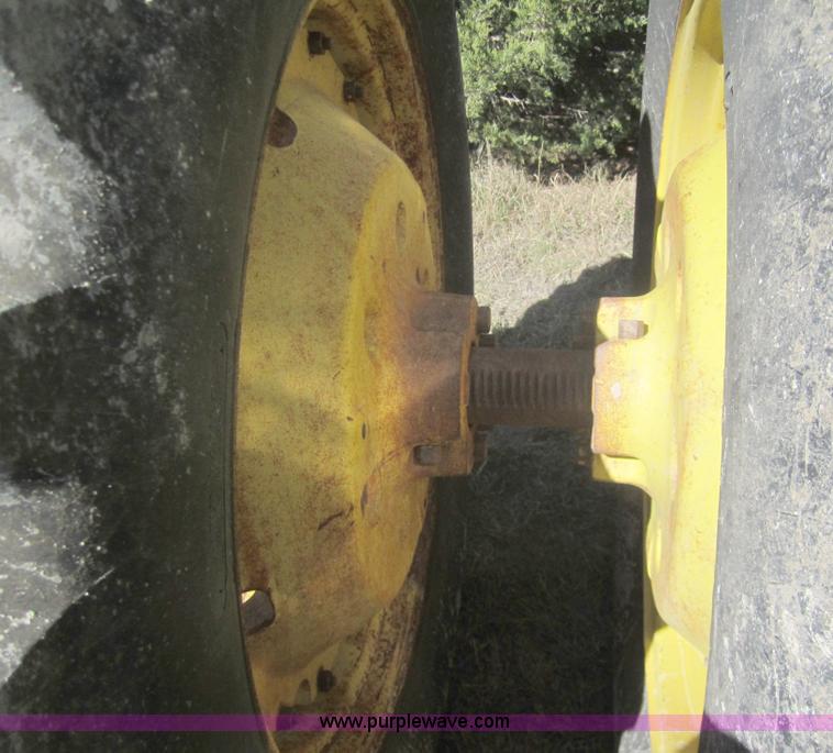 image for item B5520 1981 John Deere 8640 4WD tractor