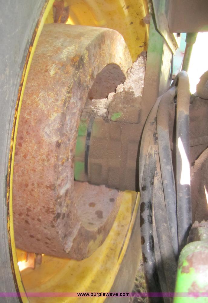 image for item B5520 1981 John Deere 8640 4WD tractor