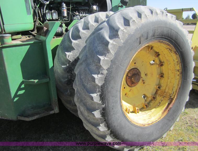 image for item B5520 1981 John Deere 8640 4WD tractor