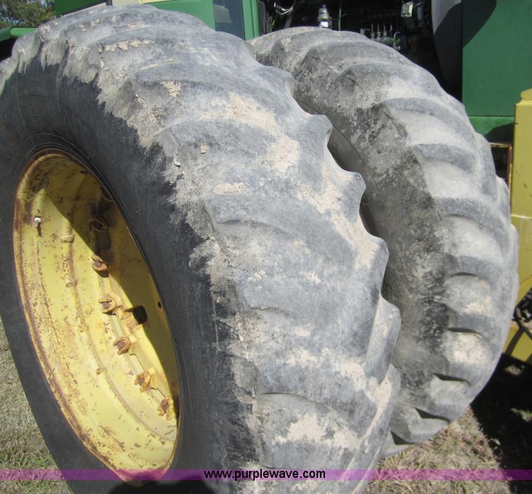 image for item B5520 1981 John Deere 8640 4WD tractor