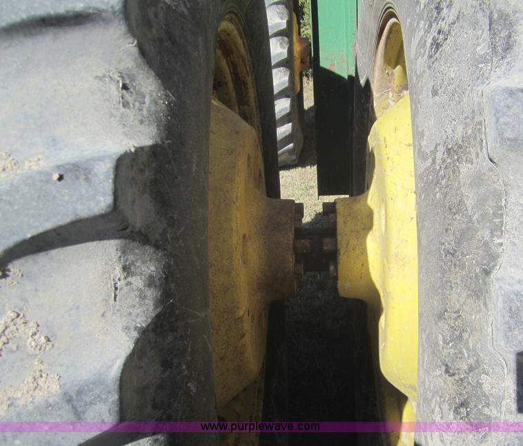 image for item B5520 1981 John Deere 8640 4WD tractor