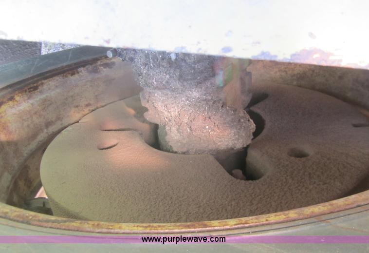 image for item B5520 1981 John Deere 8640 4WD tractor