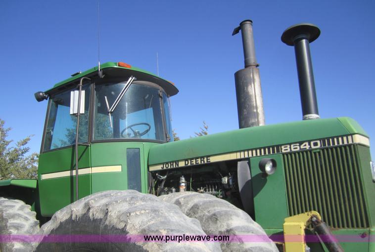 image for item B5520 1981 John Deere 8640 4WD tractor