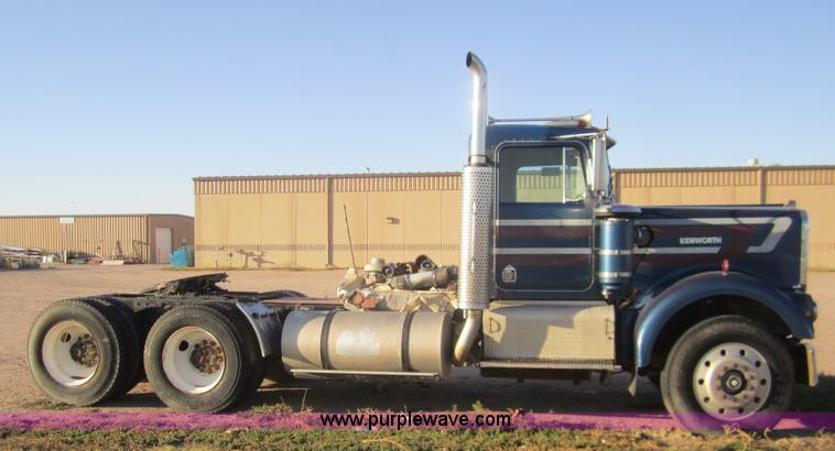image for item B5529 1981 Kenworth W900 semi truck