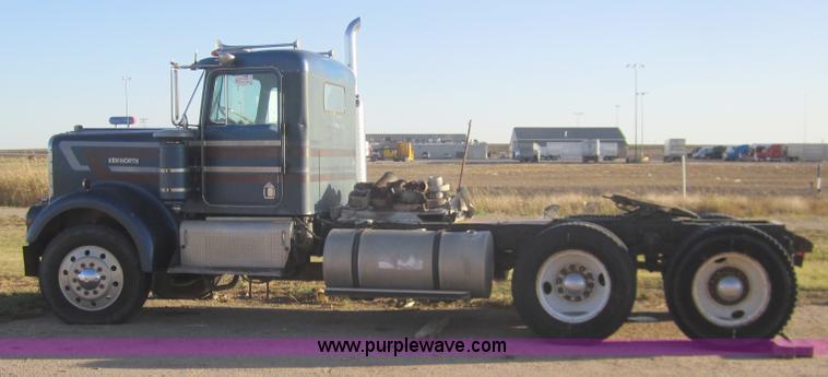 image for item B5529 1981 Kenworth W900 semi truck