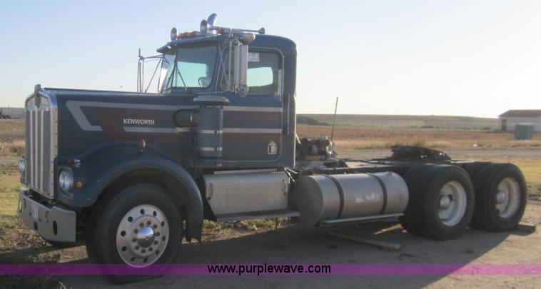 image for item B5529 1981 Kenworth W900 semi truck