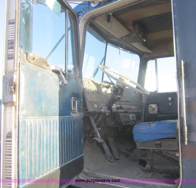 image for item B5529 1981 Kenworth W900 semi truck