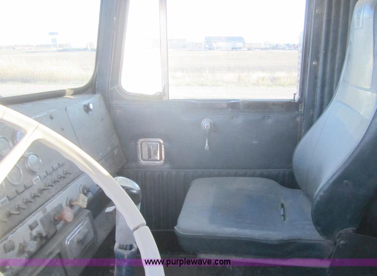 image for item B5529 1981 Kenworth W900 semi truck