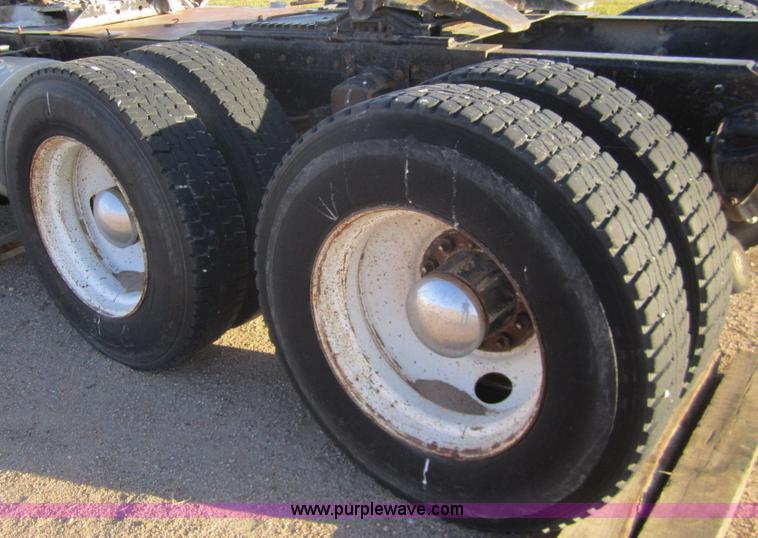 image for item B5529 1981 Kenworth W900 semi truck