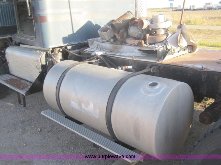 image for item B5529 1981 Kenworth W900 semi truck