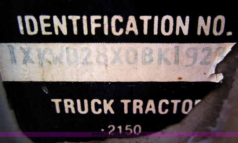 image for item B5529 1981 Kenworth W900 semi truck