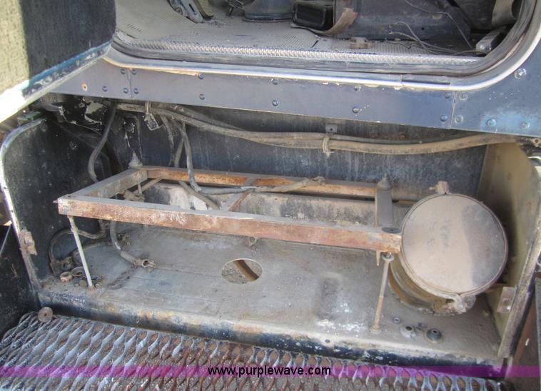 image for item B5529 1981 Kenworth W900 semi truck