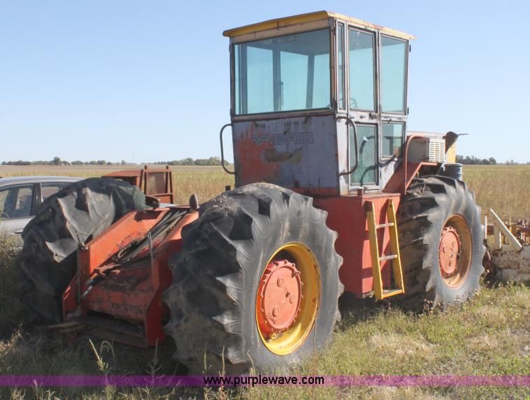 image for item B8520 1968 Versatile 4WD tractor