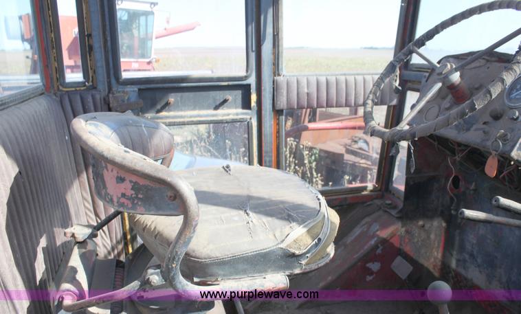 image for item B8520 1968 Versatile 4WD tractor