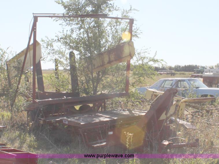image for item B8521 New Holland 1010 small square bale stack wagon