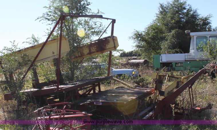 image for item B8521 New Holland 1010 small square bale stack wagon