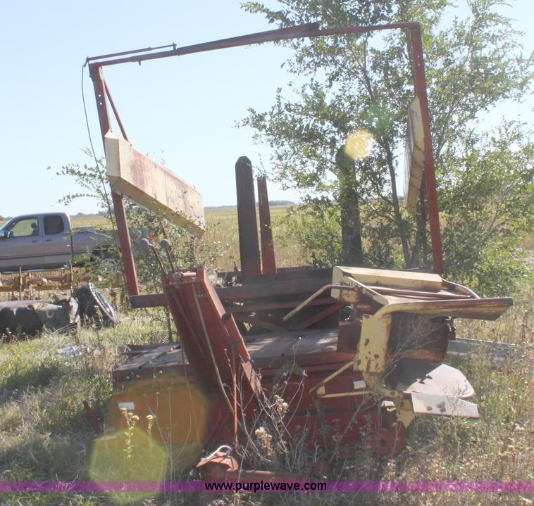 image for item B8521 New Holland 1010 small square bale stack wagon