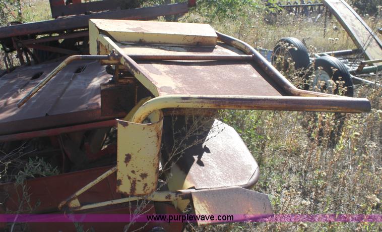image for item B8521 New Holland 1010 small square bale stack wagon